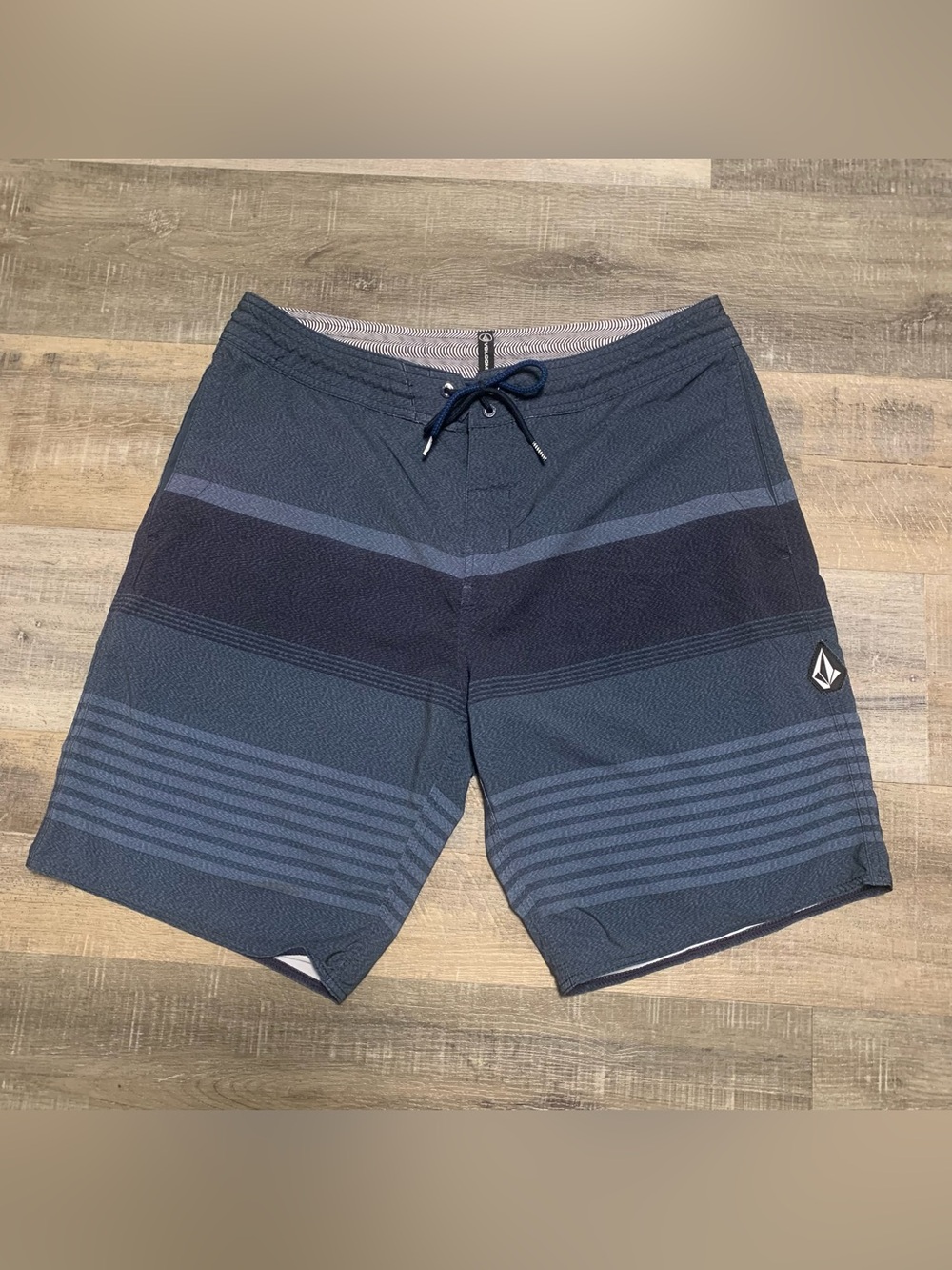 Volcom Men’s Striped Board Shorts Blue Surf Beach Swim 36